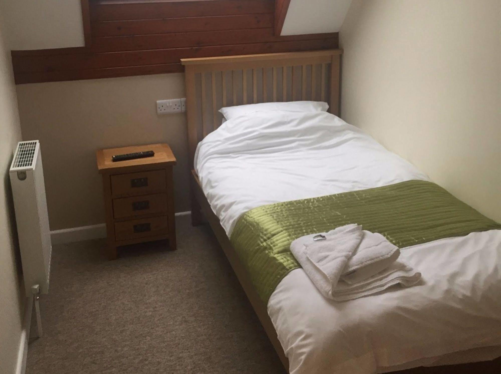 Neuadd Henllan Lodge Builth Wells Extérieur photo