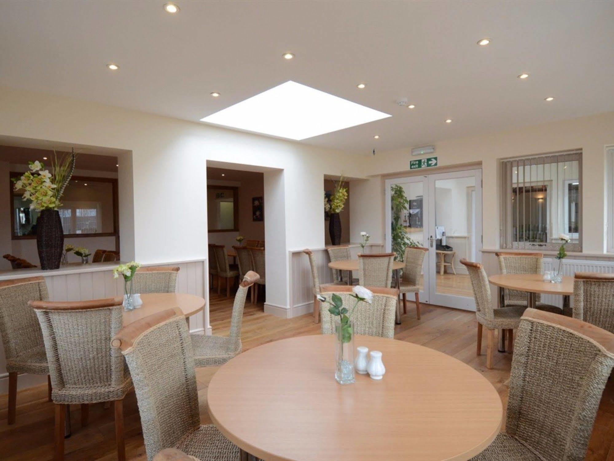 Neuadd Henllan Lodge Builth Wells Extérieur photo