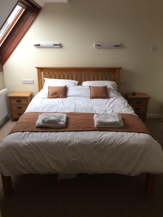 Neuadd Henllan Lodge Builth Wells Extérieur photo